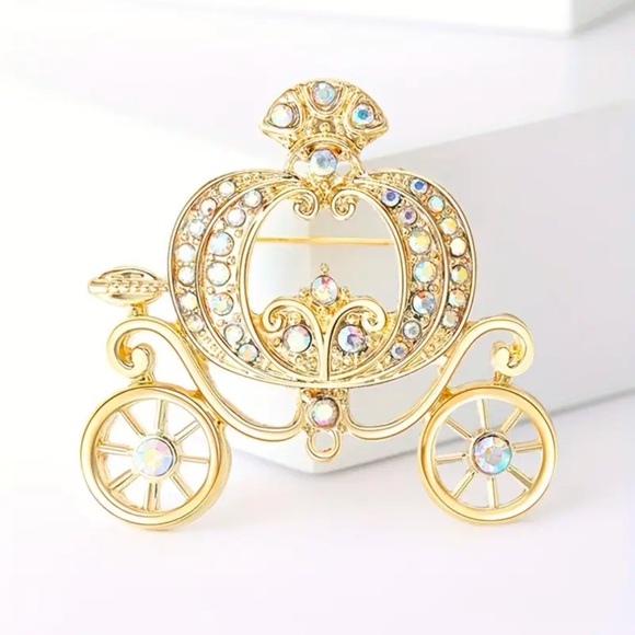 Cinderella’s Carriage Brooch, Golden Carriage Brooch, Disney Cinderella Brooch - Picture 1 of 5
